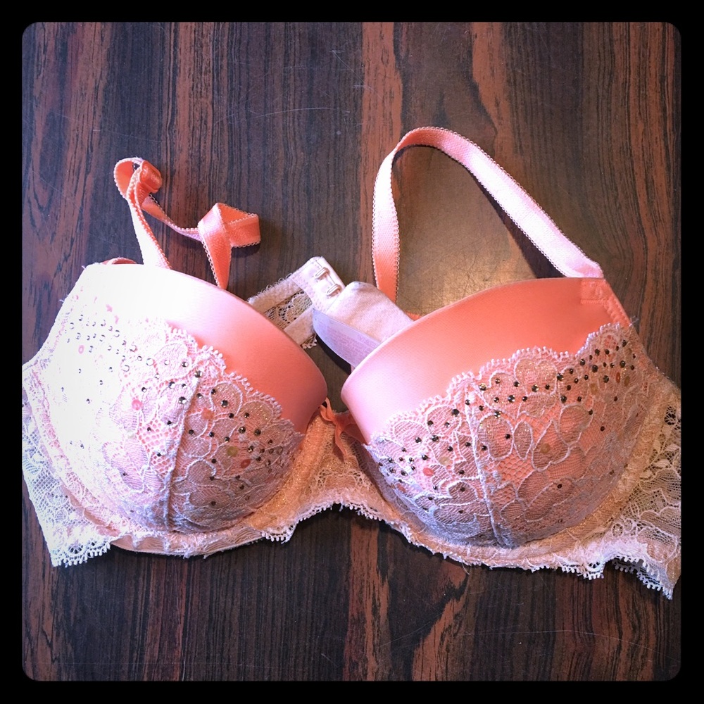 32 C Victoria’s Secret bra